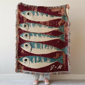 Couverture tissée de poissons de sardines : tapisserie de décor côtier, couverture de pique-nique de maison de plage, jeté du milieu du siècle image 4