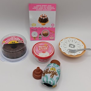 Miniverse Make It Mini Food Diner Series 2, Wave 2 - CHOCO BUNDT CAKE