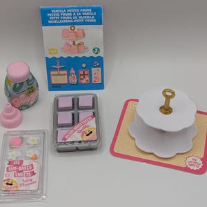 Miniverse Make It Mini Food Café Series 2, Wave 1 - VANILLA PETITS FOURS