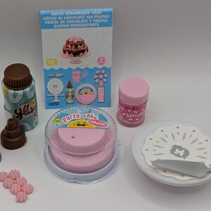 Miniverse Make It Mini Food Diner Series 2, Wave 2 - CHOCO STRAWBERRY CAKE