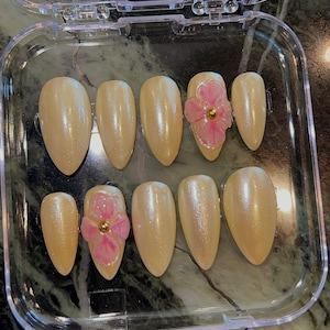 Yellow chrome Nails/ Press on nails/ Handmade press on nails/ Gel nails/ quality press ons/ vacation nails/ 3d nails/ flower nails/ nail art