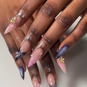 Floral Press On Nails: 3D Flower Gel Nail Design