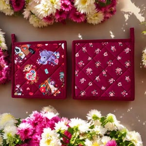 VALENTINE POTHOLDERS Quilted 8x8 ", Gefüttert, 2er-Set, Schlaufenhalter