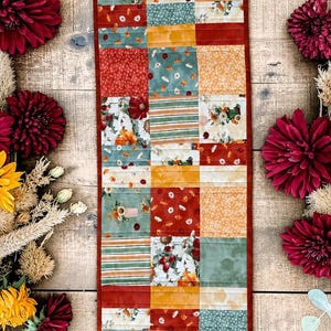 HARVEST BLOOMS quiltad bordslöpare – Vändbart lapptäcke 112 x 33 cm Bordslöpare i Harvest Colors