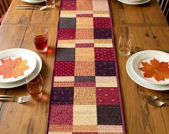 Runner da tavolo trapuntato TIMELESS THREADS - Patchwork reversibile fatto a mano, 48"x14", arredamento classico per la casa in stile cottage