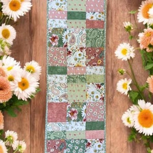 DAISY DAYS Quilted Table Runner – Reversible Patchwork 48&quot;x14&quot;, Handmade Floral Decor, Cottagecore Style