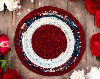 LIBERTY CIRCLE Underlägg med spiral, tyglindad, 7,5" rund, patriotisk köksdekor, Americana-bordsaccent, Amerika 250, fjärde juli