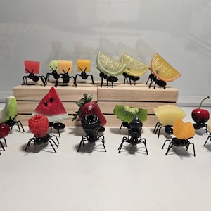Hormigas falsas/falsas cargando fruta, picnic de verano, barbacoa de verano, decoración de verano, bandeja escalonada