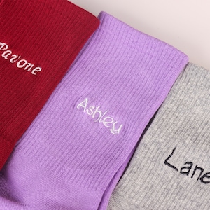 Aangepaste naam sokken, sokken bruiloft, gepersonaliseerde sok, geborduurde familienaam sokken crew, creatief verjaardagscadeau, cadeau voor hem