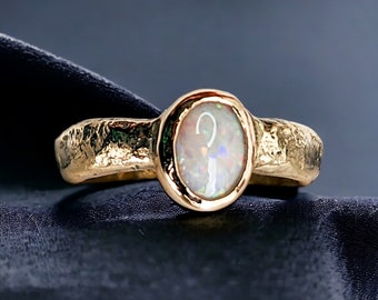 Gold Lightning Ridge Opal ring