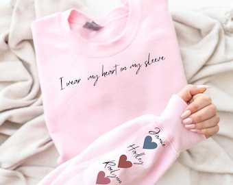Custom Mama Sweatshirt with Kid Name on Sleeve, Personalized Mom Sweatshirt, Minimalist Momma Sweater, Mothers Day Gift, Gift for Her