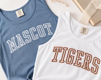 Benutzerdefinierte Universität gesticktes Spieltag Tank Top - Varsity College Name Komfort Farben Shirt - Schul Geist Shirt - Football Saison Geschenk