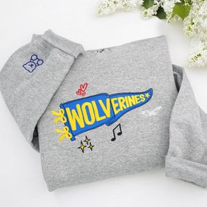 Geborduurd college-sweater: aangepaste wimpel, hoodie schoolteam, collegecadeau