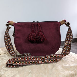 Sac à main bandoulière en cuir péruvien artisanal pour femme Violet