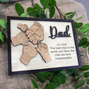 Father’s Day 2025 Gift For Dad Or Grandpa, Personalized Wooden Fist Bump Sign With Kids’ Names, Rustic Custom Decor Keepsake