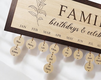 Calendario de cumpleaños familiar personalizado: Rastreador de celebraciones de madera