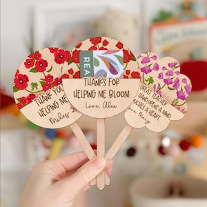 Personalisierter Lehrer-Geschenkkartenhalter, Lehrer-Pflanzenschild, Lehrer-Birthflower-Andenken, Danke, dass Sie mir beim Wachsen helfen, Dankesgeschenk TH17