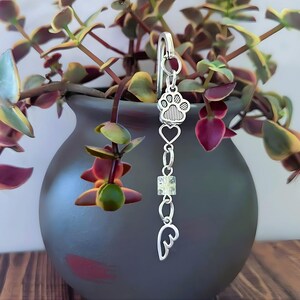 Pet Loss Plant Stake: Crackled Glass Bead, Paw Print & Angel Wing Charms, 3.25 Inches