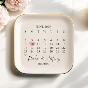 Wedding Date Ring Dish, Newlywed Gifts, Jewelry Dish, Gifts for Her, Anniversary Gift, Gift for Wife, Customized Gift, Couples Gift