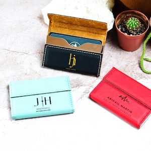 Porte-cartes de visite personnalisé, portefeuille avec nom et titre gravés, porte-cartes en cuir personnalisé, étui pour cartes de visite, cadeau personnalisé pour lui