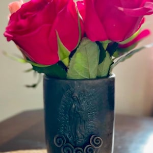 Xícara/vaso Virgencita (barro ahumado)