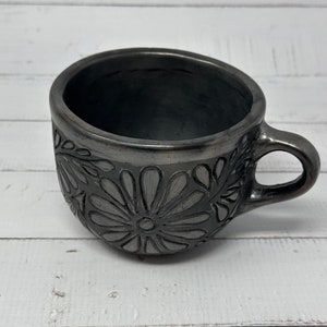 Taza grande con diseño (barro negro/black clay)