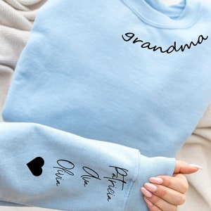 Custom Grandma Sweatshirt with Kid Name on Sleeve, Personalized Mom Sweatshirt, Minimalist Momma Sweater, Mothers Day Gift, Gift for Her