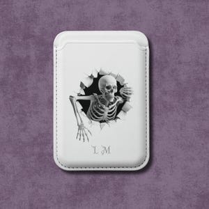 Cartera vegana Magsafe con diseño de calavera (monograma disponible), de cuero vegano, Magsafe, para Halloween, regalo único.