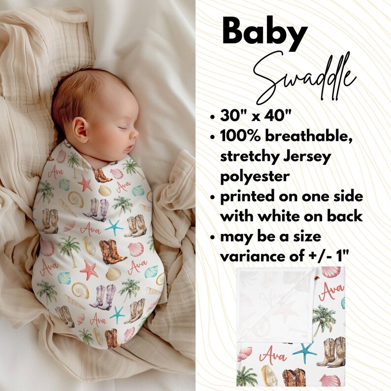 K&ouml;nnte beinhalten: Ein wei&szlig;er Baby-Swaddle mit einem rosa, blauen und gr&uuml;nen Druck von Palmen, Muscheln und Cowboystiefeln. Der Swaddle ist 76 cm x 101 cm gro&szlig; und besteht aus 100 % atmungsaktivem, dehnbarem Jersey-Polyester. Der Swaddle ist auf einer Seite bedruckt, die R&uuml;ckseite ist wei&szlig;. Der Text "Ava" ist auf den Swaddle gedruckt.