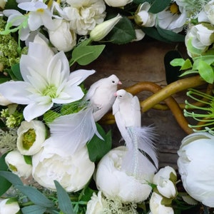 Interior wreath with white doves zdjęcie 8