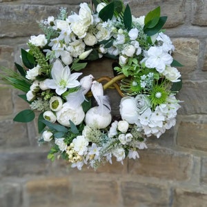 Interior wreath with white doves zdjęcie 5