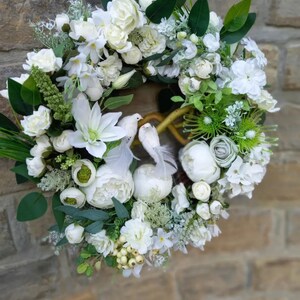 Interior wreath with white doves zdjęcie 10