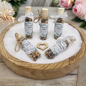 Bomboniera personalizzata per matrimonio con un bellissimo design di eucalipto e fiocco - barattoli di vetro realizzati in vero vetro riempiti con semi di fiori selvatici