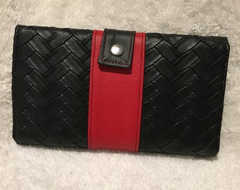 Zwart en rode kunstleren portemonnee met chevronpatroon