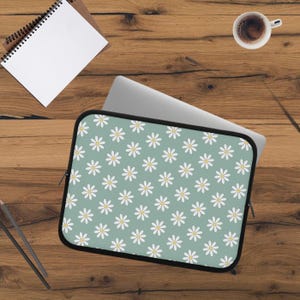 Green Daisies Laptop Sleeve - Floral Tablet Pouch, Laptop Bag, Stylish Tech Accessories, Protective MacBook Cover, Cute Computer Case