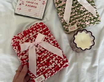 Handmade Chunky Crochet Kindle Case With Satin Pink Bow | Reader Gift | Book Lovers | E-Reader Sleeve | Protective Cover