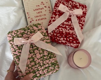 Handmade Chunky Crochet Kindle Case With Satin Pink Bow | Reader Gift | Book Lovers | E-Reader Sleeve | Protective Cover