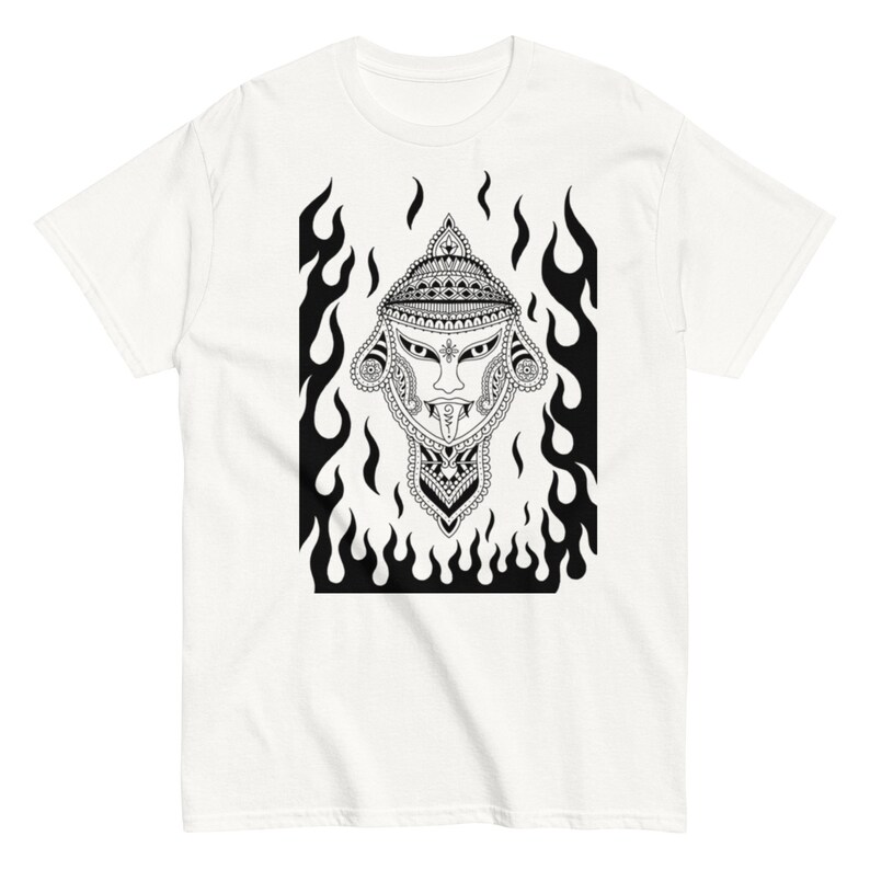 Camiseta clásica hombre tattoo mascara tribal étnico fuego deusa tailandesa thai unico