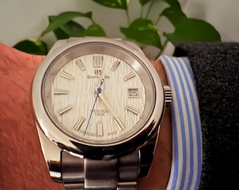 Reloj Grand Seiko Birch Mod NH35 de lujo con cristal de zafiro y estuche de madera de palisandro.