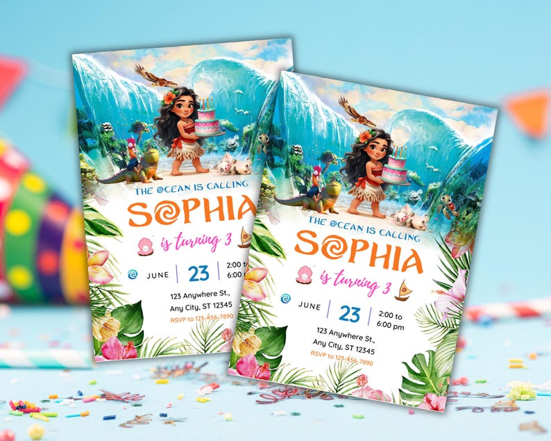 Op de afbeelding: Een Moana-thema verjaardagsuitnodiging met een kleurrijke tropische achtergrond. De uitnodiging bevat een cartoon afbeelding van Moana die een taart vasthoudt en omringd is door andere personages uit de film. De tekst op de uitnodiging luidt "De oceaan roept Sophia wordt 3 jaar." De uitnodiging bevat ook de datum, tijd en locatie van het feest.