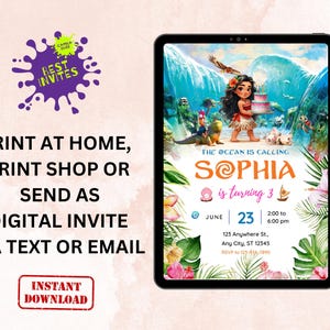 Op de afbeelding: Een digitale printbare uitnodiging voor een 3e verjaardagsfeest met een Moana-thema. De uitnodiging bevat een cartoonafbeelding van Moana met een taart, omringd door tropische bloemen en bladeren. De tekst op de uitnodiging luidt "De oceaan roept Sophia wordt 3 jaar".