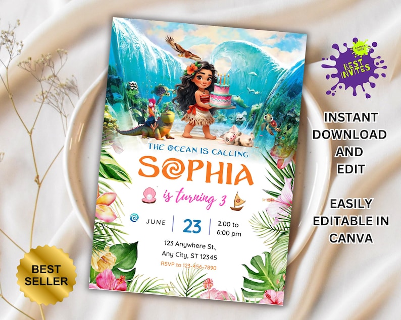Op de afbeelding: Een printbare Moana-thema verjaardagsuitnodiging met een aquarel achtergrond met tropische bloemen en bladeren. De uitnodiging zegt "The Ocean is Calling Sophia is turning 3" met een datum en tijd voor het feest.