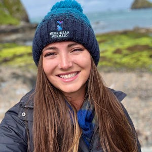 Gorro con pompón de sirena de las Hébridas de Ombre acogedor