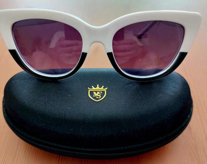 Prestige Sunglasses for her . A rectangular Cat Eye Sunglasses