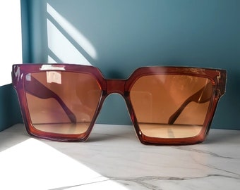 Gafas de sol Prestige con estilo, MFS para ELLA. Tonos de tendencia, moda magnífica, 2024