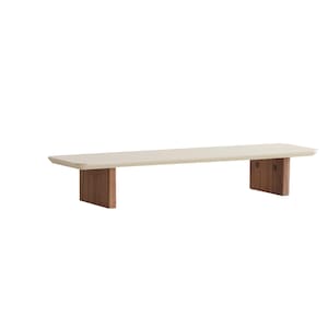 Puede incluir: Banco moderno y minimalista con una superficie beige claro y dos patas rectangulares de color marr&oacute;n oscuro. El banco est&aacute; hecho de madera y tiene un dise&ntilde;o limpio y sencillo, adecuado para varios estilos de interior. El banco mide unos 152 cm de largo.
