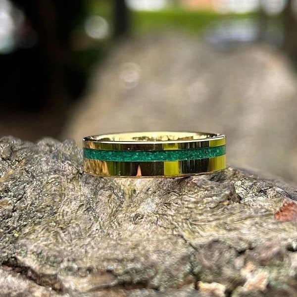 Gouden malachietring | Malachiet trouwring | Malachiet wolfraamcarbide ring | Groene stenen ring voor mannen | Jubileumcadeau | Verlovingsring