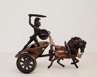 古代ギリシャの戦車像 - 馬に乗ったギリシャの戦士の彫刻 - 高さ15cm