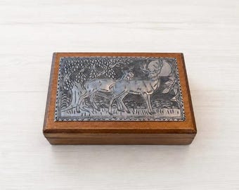 Vintage 3D houten doosje met blikken deksel | Sieradendoosje met elandmotief | Rustiek houten bewaardoosje | Blikken deksel met reliëf | Decoratie voor blokhut
