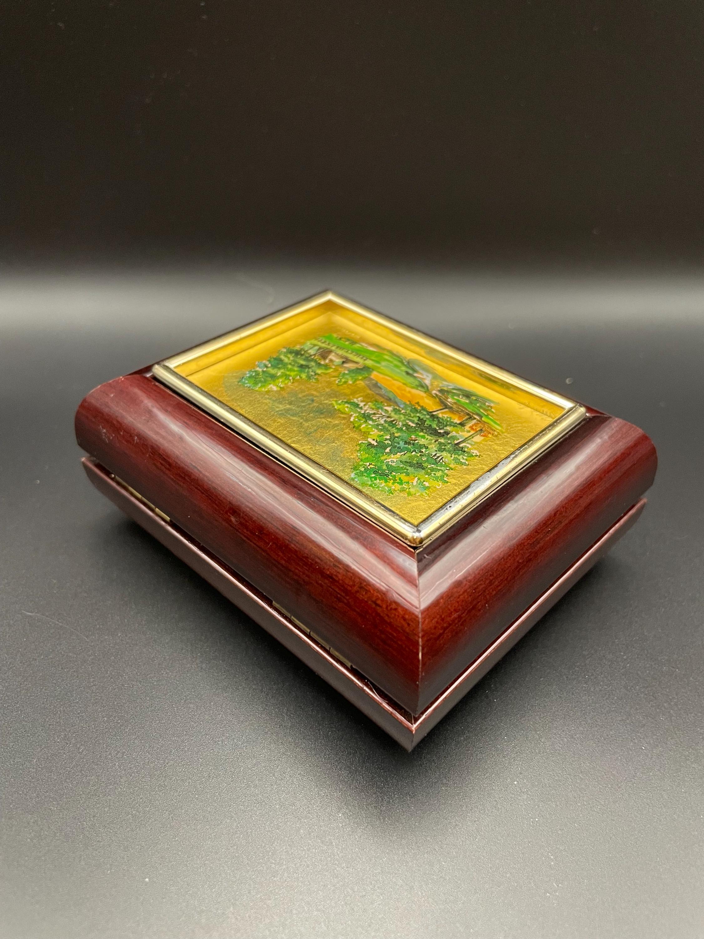 風景画が描かれたヴィンテージ風木製小物入れ｜オルゴール付き